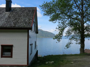 Fjordhytte-17 in Norwegen direkt am Fjord, mit mietbaren 9,9 PS bis 60 PS Motorbooten